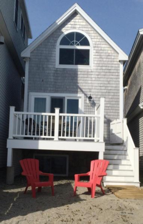 Гостиница Perkins Cove Oceanfront Cottage  Оджинквайт